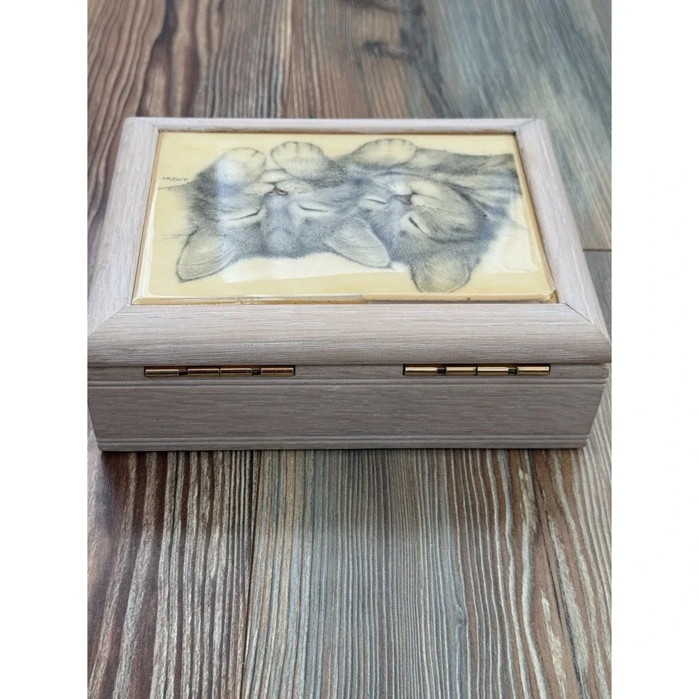 Vtg Wooden Jewelry Box with Tile Top Sleeping KittensVirginia Mille 6 1/2 L 2